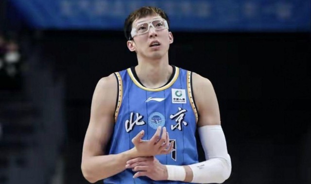 电竞数据-进攻篮板6比17！北京花1亿买的中锋，护框能力体现在哪？
