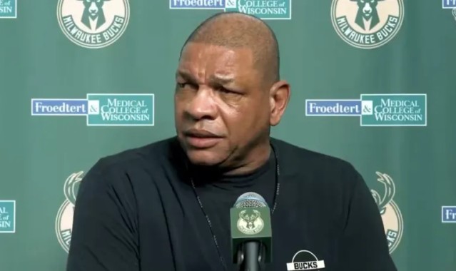 英雄联盟lol赛事-里弗斯：扬尼斯不在场的每一分钟，球队的实力都会大打折扣